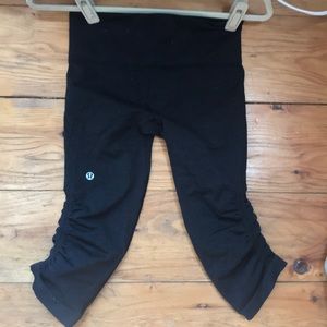 LULULEMON cropped yoga pants